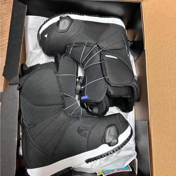 New in box Kids Burton Step On Snowboarding Boots - Picture 7 of 9